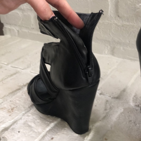 Trouvé strappy black leather wedge sandal. Size 9 - Picture 3 of 7